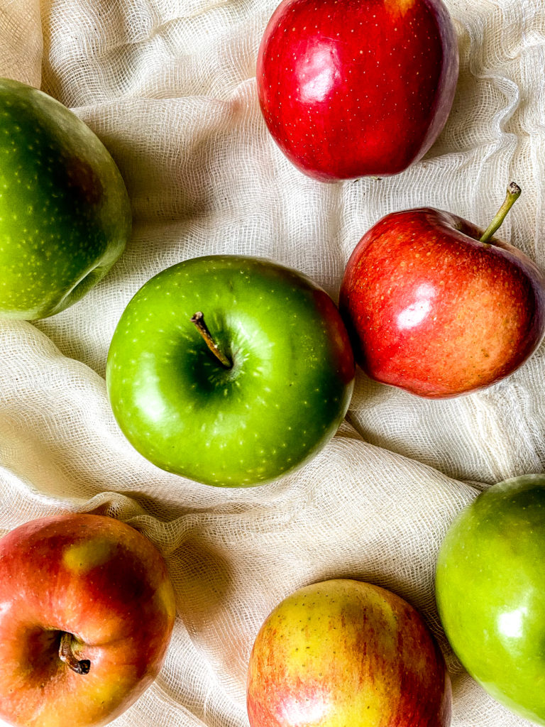 red and green apples 